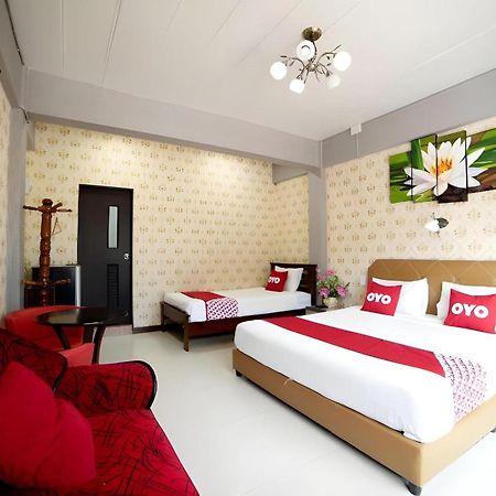 Vaccinated Staff - OYO 465 Krung Kao Traveller Lodge Ayutthaya Eksteriør billede
